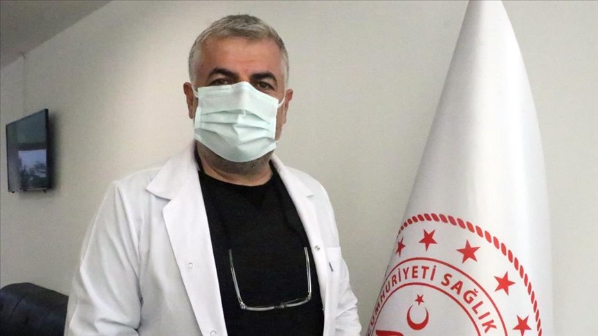 Anne ve babasını görev yaptığı hastanede Kovid-19’dan kaybeden doktordan ‘tedbirlere uyun’ çağrısı