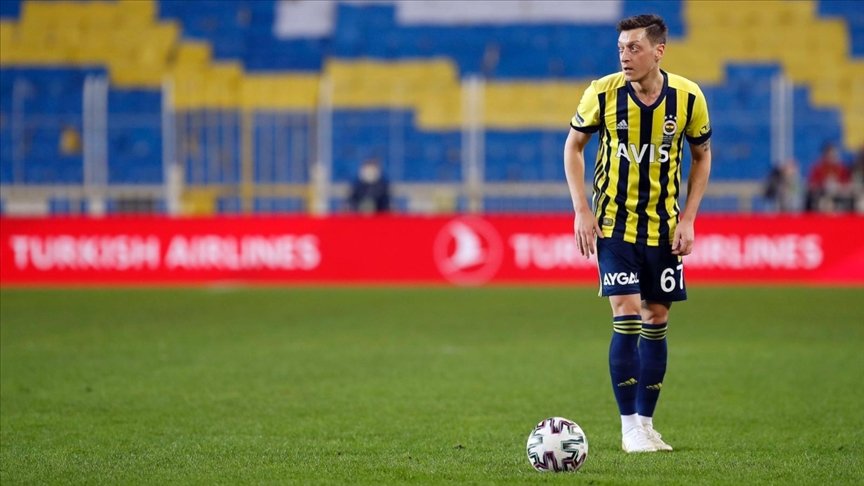 Mesut Özil’den derbi paylaşımı
