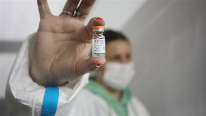 Peru’da ilk koronavirüs aşısı bir doktora yapıldı
