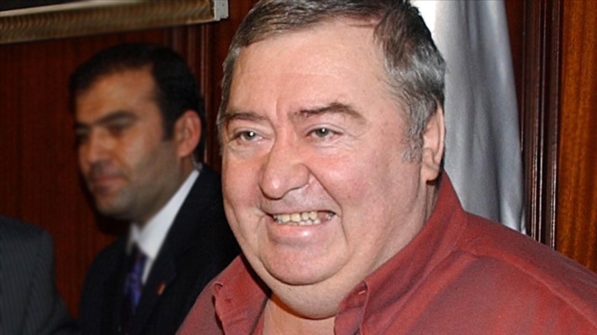 Komiser Enright’ın sesi, oyuncu Osman Gidişoğlu