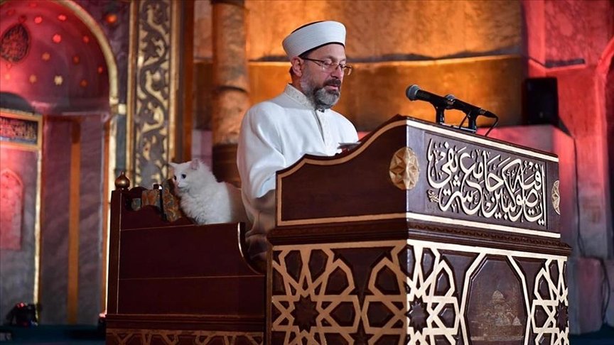 Diyanet İşleri Başkanı Erbaş’tan kedili fotoğraf paylaşımı