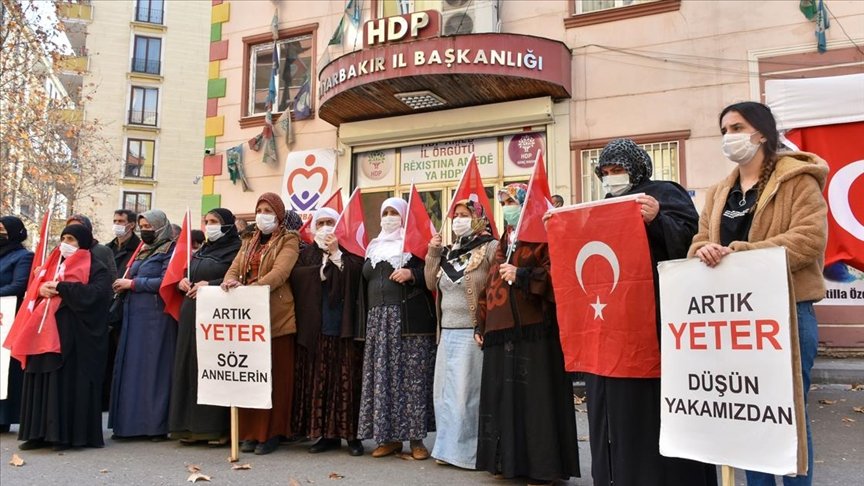 Diyarbakır annelerinden Gara’da 13 Türk vatandaşını şehit eden PKK’ya tepki: Bu saldırı tüm insanlığa yapılmıştır
