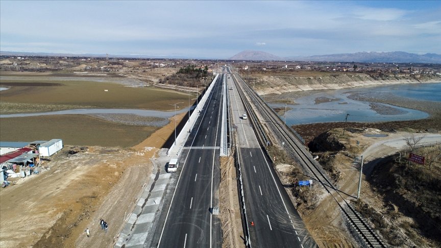 ‘İtme sürme yöntemi’ ile inşa edilen yeni Tohma Köprüsü ulaşımda konforu artıracak