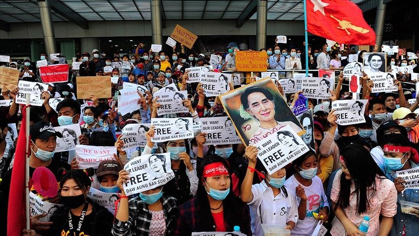 Myanmar’da darbe karşıtı protestolar 5. gününde devam etti