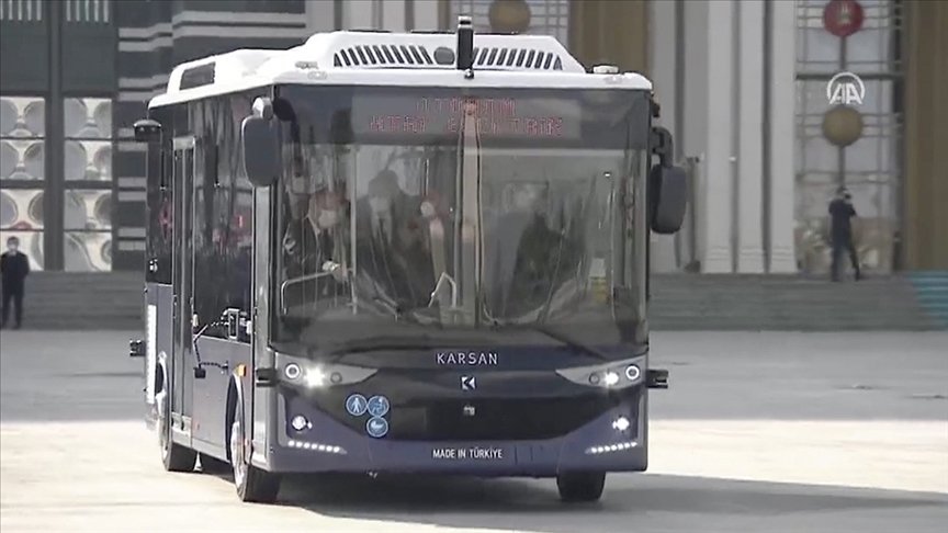 Türk mühendislerince geliştirilen dünyanın ilk seri üretim 4. seviye sürücüsüz elektrikli otobüsü tanıtıldı