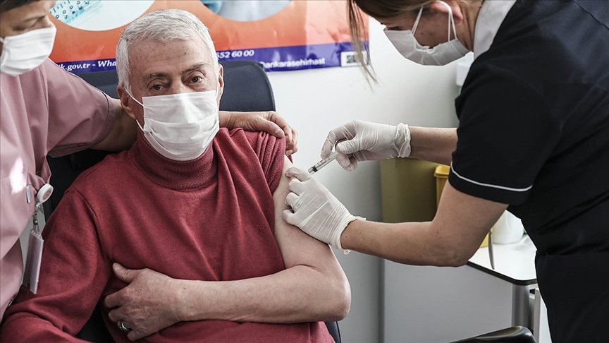 Hollanda kanalı Türkiye’deki Kovid-19 aşılama çalışmasını örnek gösterdi