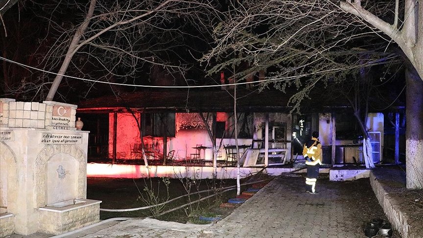 Denizli’de restoranda çıkan yangında 3 kişi öldü