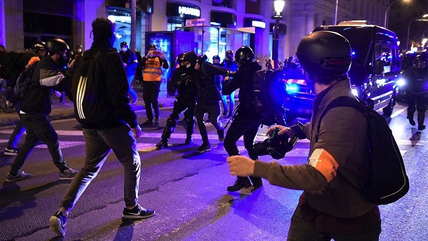 İspanya’da tutuklanan rap sanatçısı Hasel’e destek gösterileri 6. gününü doldurdu