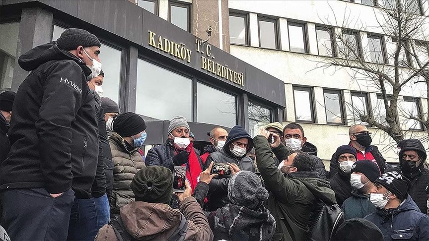 Kadıköy Belediyesi TİS’in imzalandığını duyurdu, işçiler tepki gösterdi