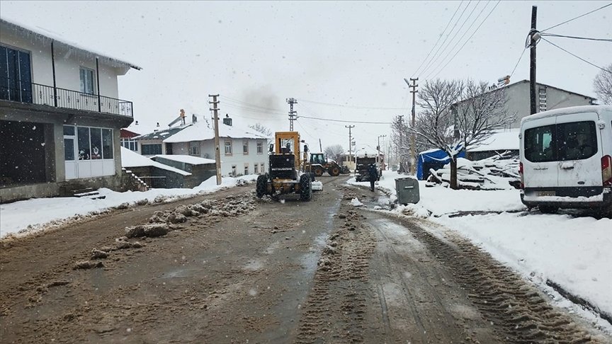 Doğu’da kar nedeniyle bazı köy yollarına ulaşım sağlanamıyor