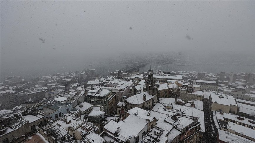 İstanbul’da kar yağışı etkisini sürdürüyor