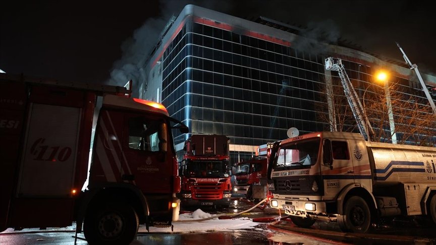 Ümraniye’deki fabrikada çıkan yangın kontrol altına alındı