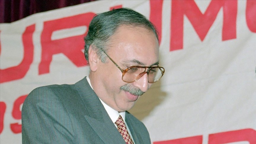 Çevirmen Akşit Göktürk vefatının 33. yılında anılıyor