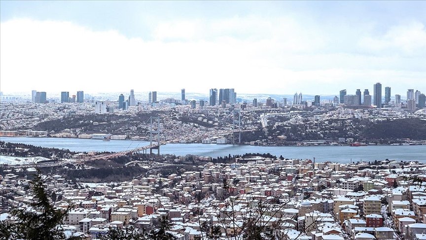 İstanbul’da kar yağışı sürüyor
