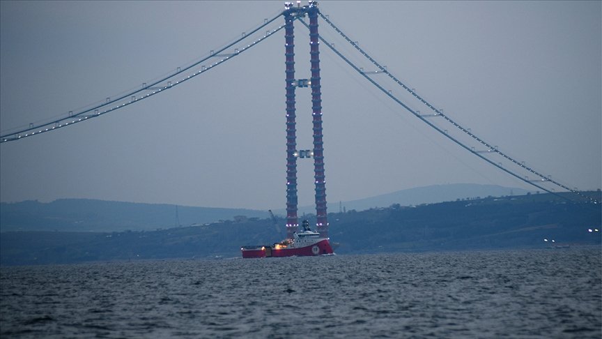 ‘Barbaros Hayrettin Paşa’ sismik araştırma gemisi Çanakkale Boğazı’ndan geçti