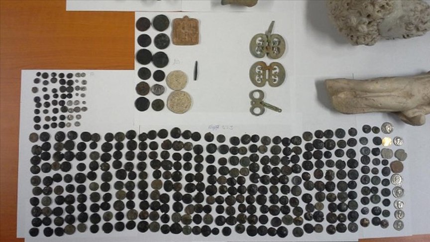 Macaristan gümrüğünde yakalanan Anadolu’nun 412 tarihi eseri Türkiye’ye getiriliyor