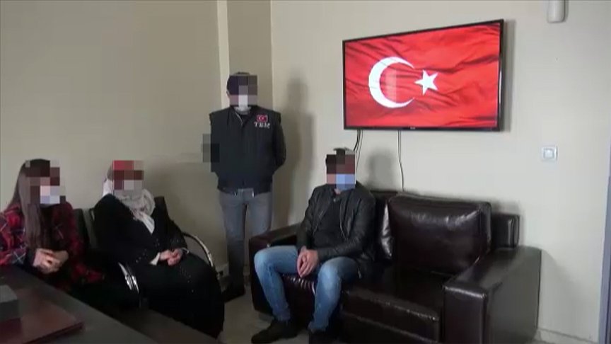 Van’da polisin ikna çalışmaları sonucu kadın terörist teslim oldu