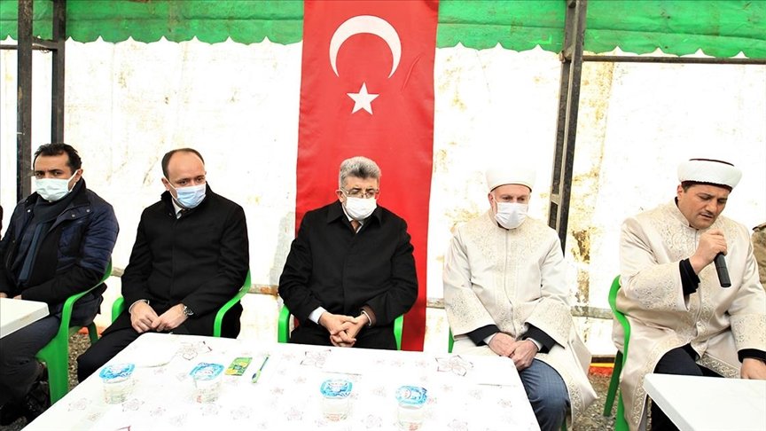 Van’da İran merkezli depremde hayatını kaybedenler için anma programı düzenlendi