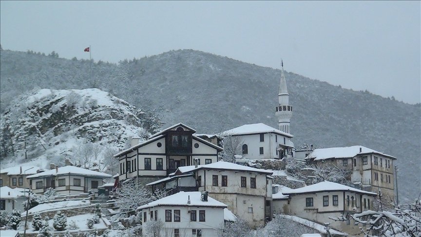 Doğu Marmara ve Batı Karadeniz’de kar yağışı devam ediyor