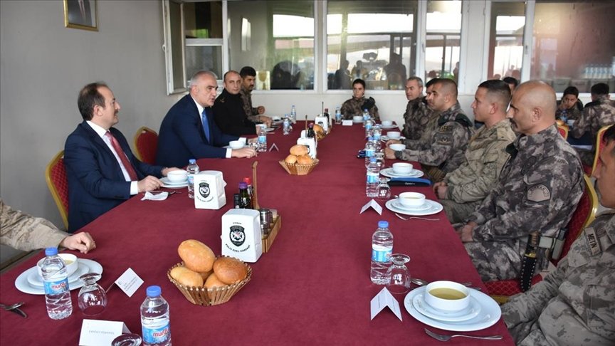 Kültür ve Turizm Bakanı Ersoy Şırnak’ta özel harekat polisleriyle yemekte bir araya geldi