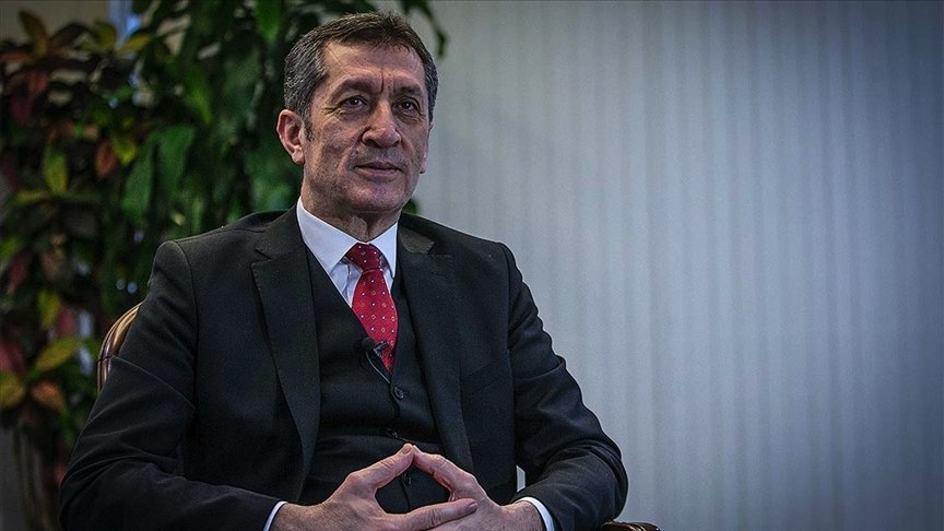 Bakan Selçuk: Tüm sınıfların aynı anda yüz yüze eğitime geçmesi kısa vadede mümkün görünmüyor