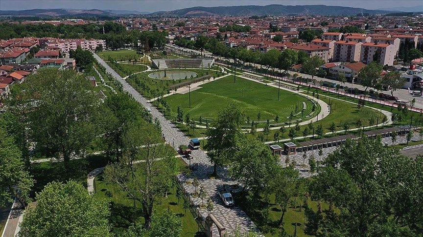 TOKİ eski stadyum alanlarını ‘Millet Bahçesi’ne dönüştürerek yeşillendirdi