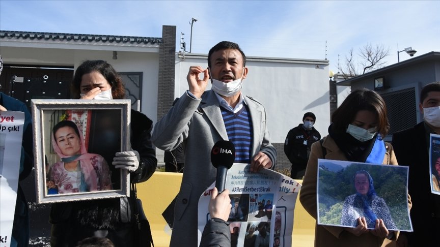 Ailelerinden haber alamayan Uygur Türkleri, Çin’in Ankara Büyükelçiliği önünde eylem yaptı