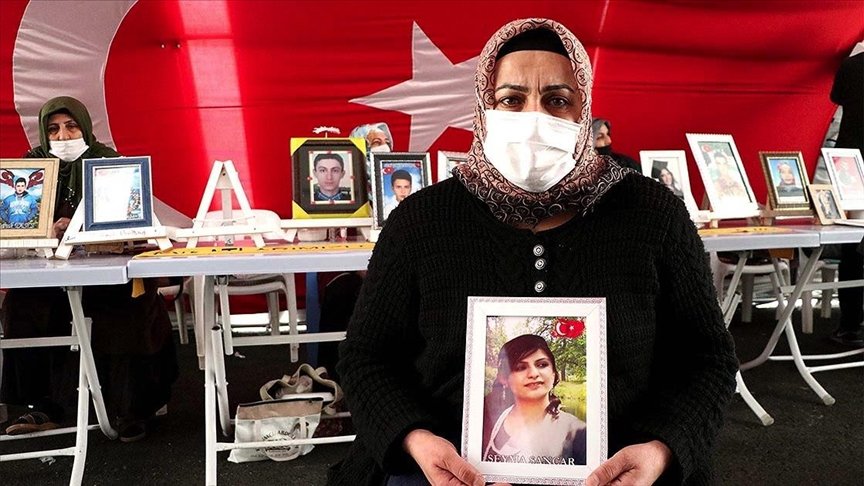 Diyarbakır annelerinden Sancar: HDP kızımı nasıl PKK’ya götürdüyse aynen o şekilde getirsin