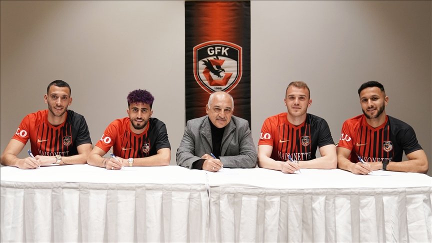 Gaziantep’ten yeni transferlere imza töreni