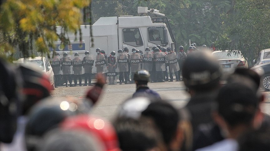 Myanmar’da darbe karşıtı gösterilerde en az 10 kişi öldü, çok sayıda kişi gözaltına alındı