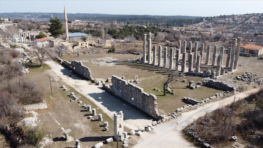 Mersin’deki Uzuncaburç Antik Kenti’nin 2 bin 300 yıllık tarihi özel restorasyonla yansıtılacak