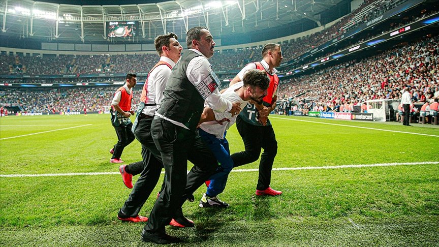UEFA maçında sahaya giren sanığa 1 yıl 8 ay hapis cezası