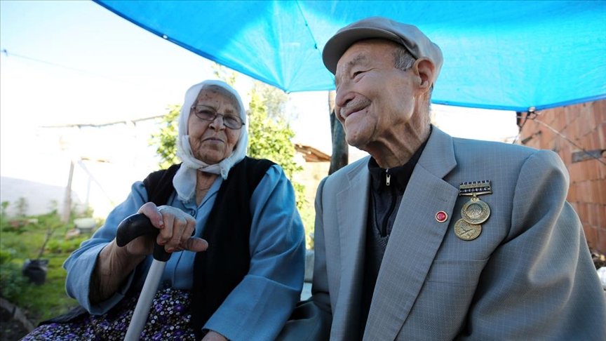 Aydınlı çift 65 yıllık evliliklerini ‘büyük bir sevgi’ ile sürdürüyor