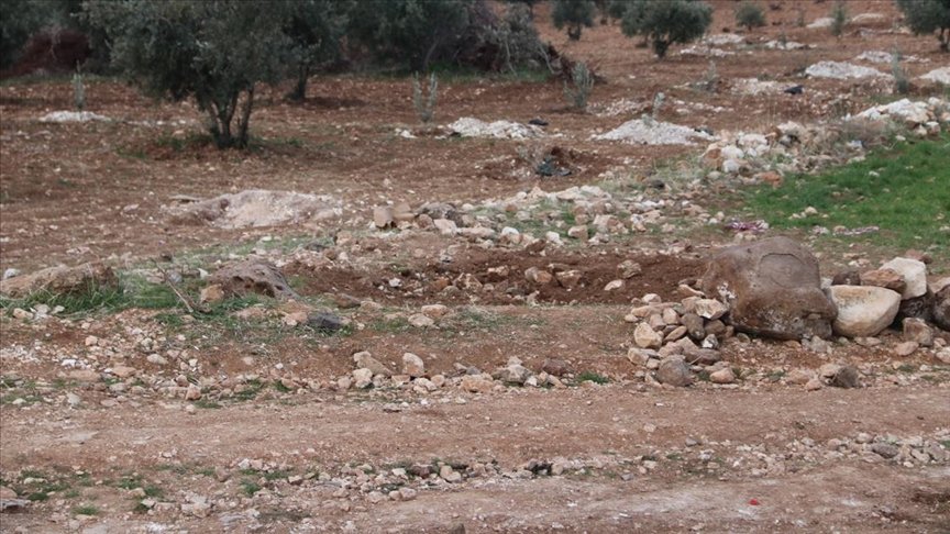 Göbeklitepe yakınlarındaki toprağa saplı bulunan gizemli metal blok kaldırıldı