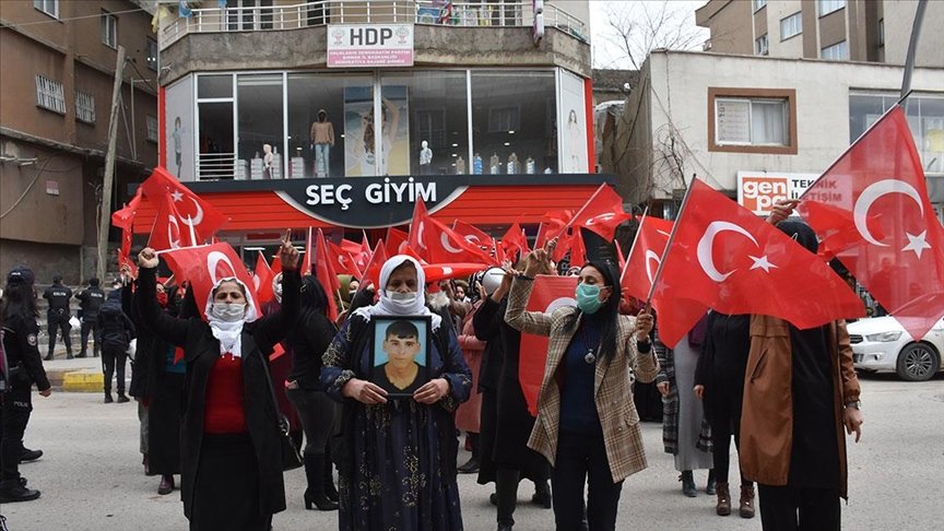 Şırnak’a terör mağduru aileler HDP İl Başkanlığı önünde eylem yaptı