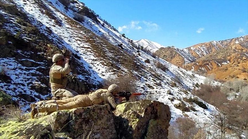 Sivas’ta komandolar soğuk havaya rağmen operasyonlarını sürdürüyor