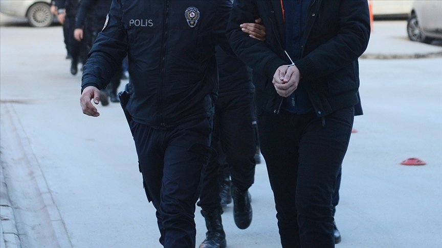 Ankara’da hücre evlerine düzenlenen operasyonda firari 13 FETÖ şüphelisi gözaltına alındı