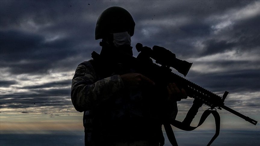 Suriye’den Türkiye’ye yasa dışı yollardan girmeye çalışan 2’si terör örgütü üyesi 9 kişi yakalandı
