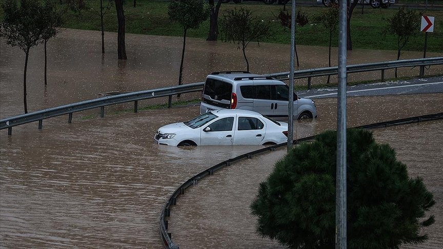 İzmir’deki selde 1 kişi hayatını kaybetti