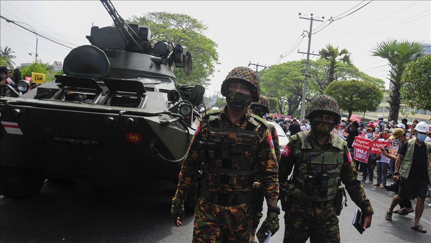 Myanmar’da asker protestoculara müdahale etti: 4 yaralı