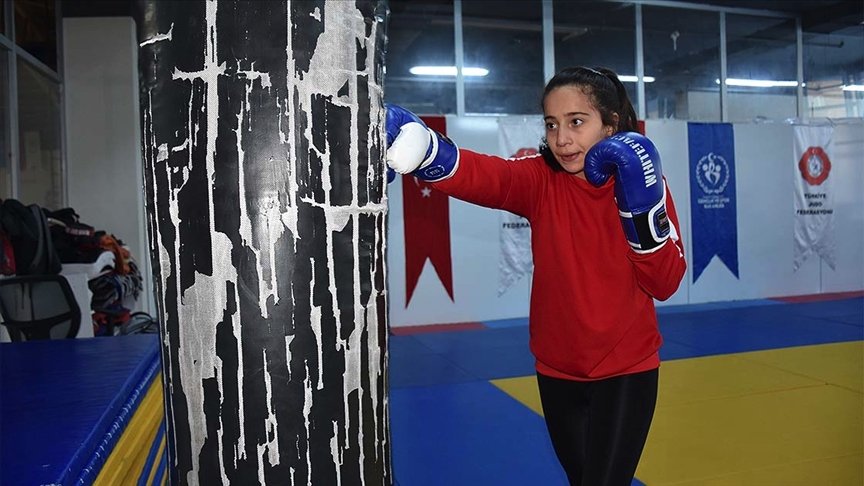 Hakkarili ‘altın kız’ boksta da gözünü zirveye dikti