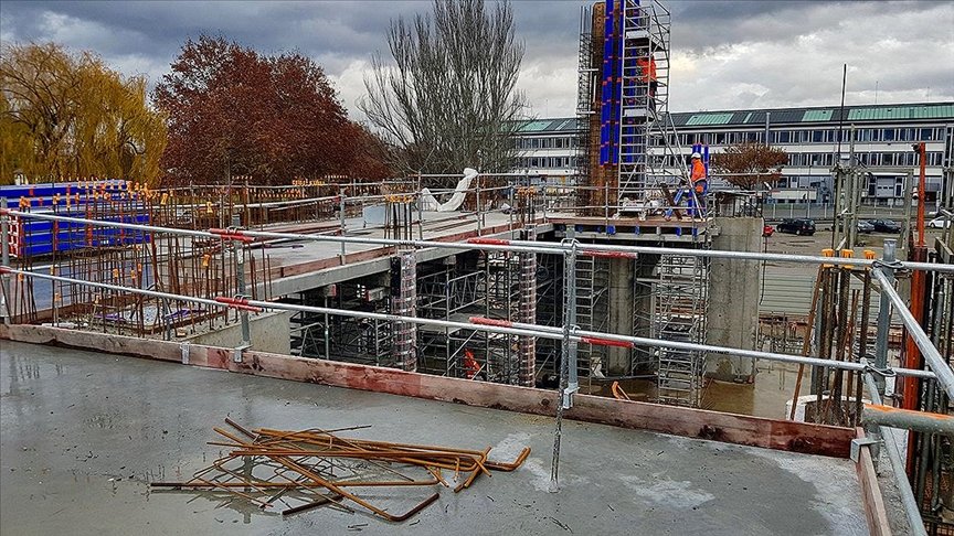 Fransa’da inşası devam eden Eyüp Sultan Camisi’ne saldırı