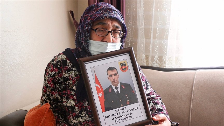 Şehit Mevlüt Kahveci’nin annesi: Cumhurbaşkanı beni aradı, bana başsağlığı diledi. Onlar neden aramadı?