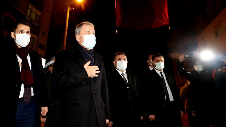 Akar ve TSK komuta kademesi Pençe Kartal-2 Harekatı’nda şehit olan üç askerin ailelerine taziye ziyaretinde bulundu