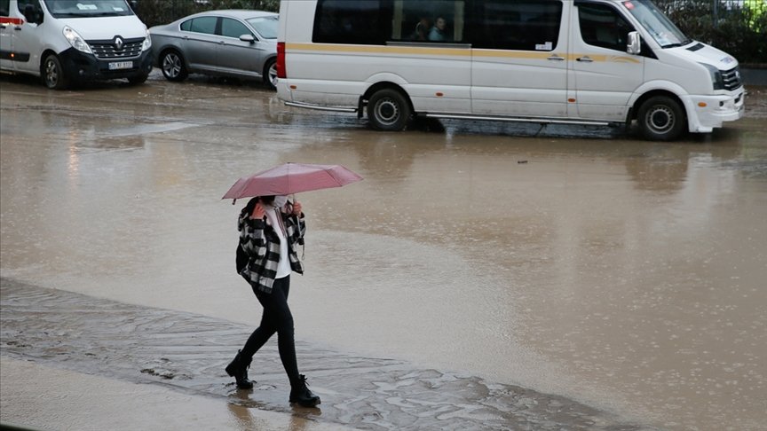 Kıyı Ege’de sağanak, Batı Karadeniz’de yoğun kar yağışı bekleniyor