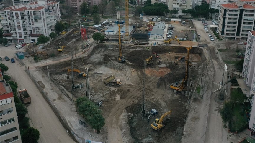 TOKİ, Bayraklı’daki konutların inşasının uzamaması için firmanın ‘pazarlık usulüyle’ belirlendiğini bildirdi