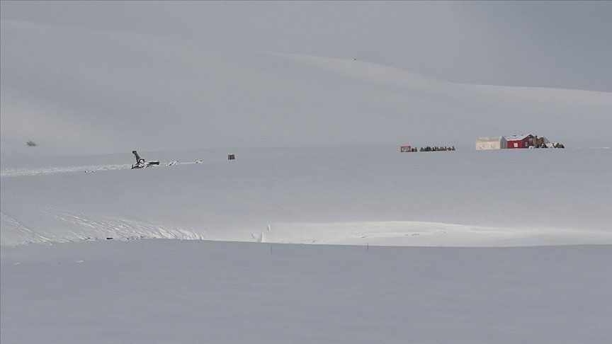 Tatvan’da düşen askeri helikopterin enkazındaki incelemeler sürüyor