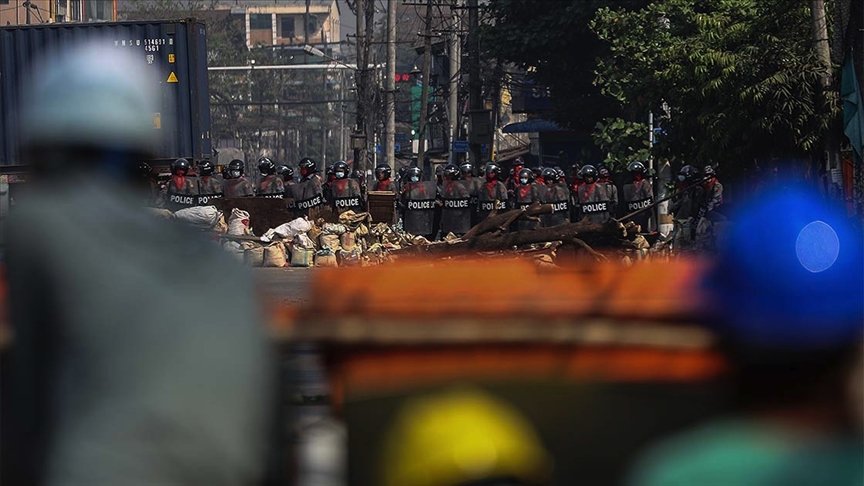 Myanmar’da güvenlik güçleri, grevdeki demir yolu çalışanlarının evlerini bastı