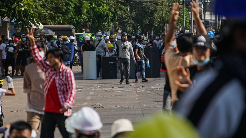 Myanmar’daki protestolara güvenlik güçlerinin silahlı müdahalesi sonucu en az 38 kişi öldü