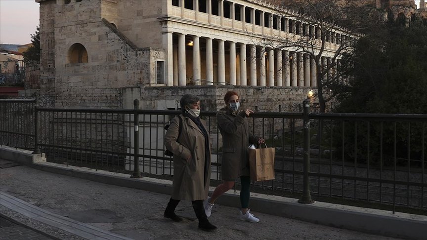 Yunanistan’da Kovid-19 kısıtlamaları gevşetiliyor